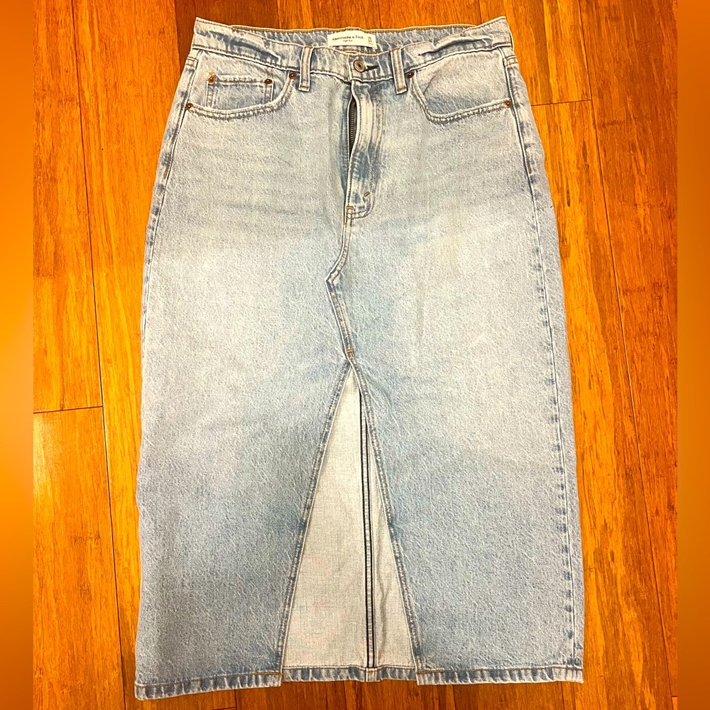 Brand New with Tags Abercrombie & Fitch Jean Skirt Size 10